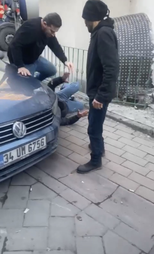 Kadını takip ettiği iddiasıyla darp edildi