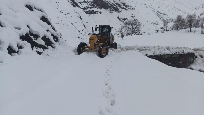 Kar esareti: Kapanan köy yolları tekrar ulaşıma açıldı