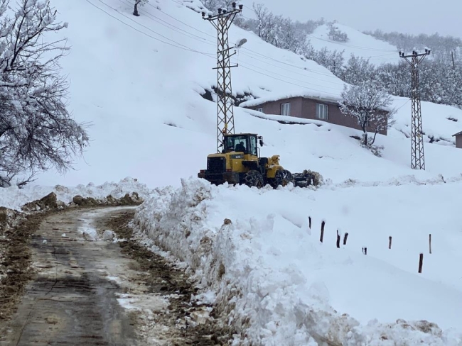 Kar esareti: Kapanan köy yolları tekrar ulaşıma açıldı