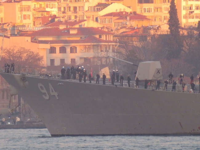 ABD savaş gemisi Boğaz'da demirledi!