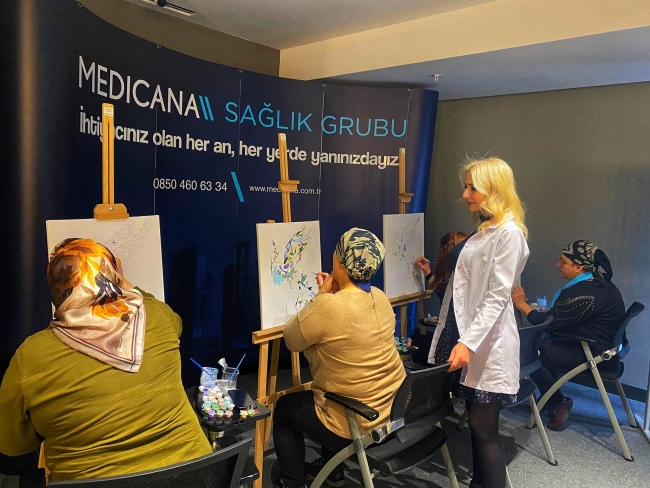 Kanser hastaları sanat ile hayata tutunuyor
