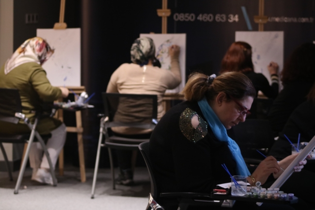 Kanser hastaları sanat ile hayata tutunuyor