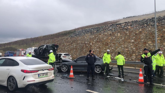 Bursa'da zincirleme trafik kazası: Ölü ve yaralılar var