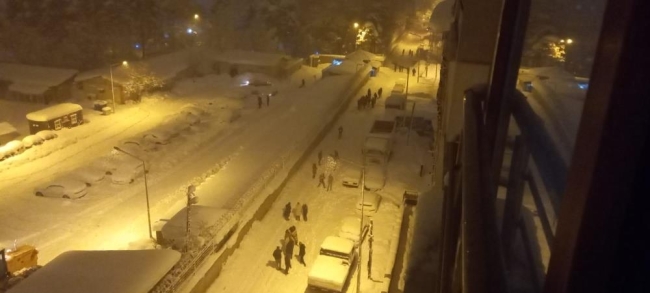 7.4'lük depremin şiddeti kameralara yansıdı