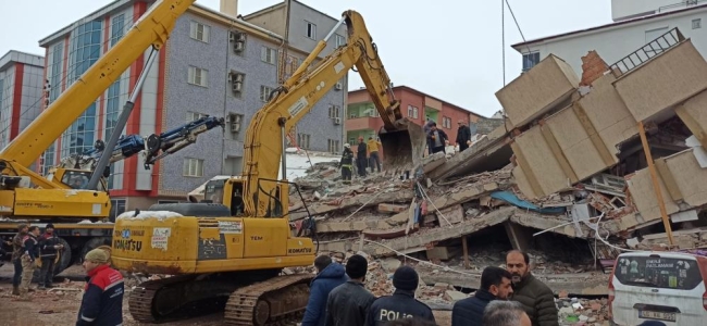 Kahramanmaraş'ta son durum: En az 300 bina yıkıldı