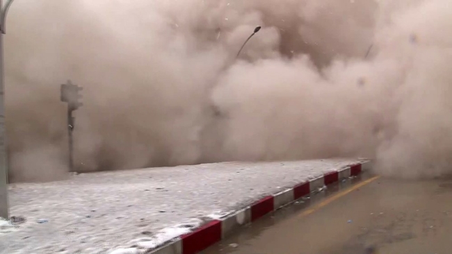 Deprem bölgesi beşik gibi: 7 katlı bina sarsıntı ile yıkıldı