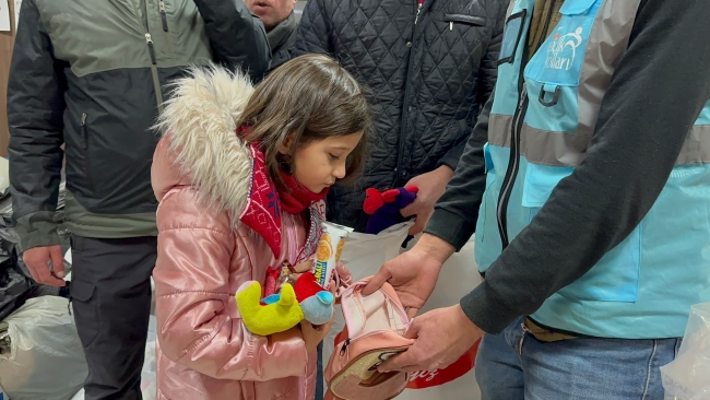 Bursa'dan deprem bölgesine yürekleri ısıtan yardım