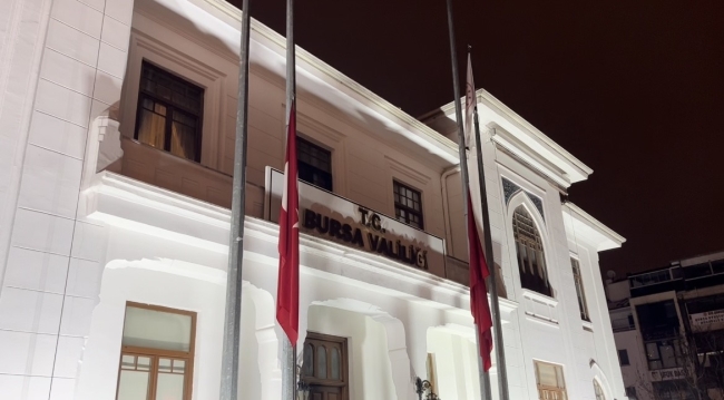 Bursa'da bayraklar yarıya indi