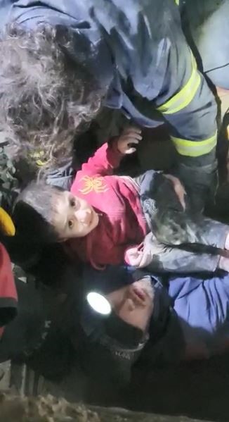 Malatya’da 45 saat sonra küçük Abdullah enkaz altından kurtarıldı