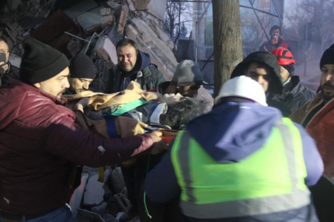 51 saat sonra güzel mucize: 20 yaşındaki Melisa kurtarıldı