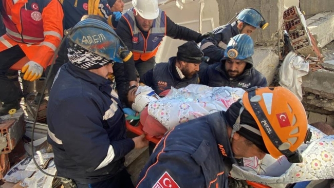 59 saat sonra enkaz altından canlı olarak çıkarıldı