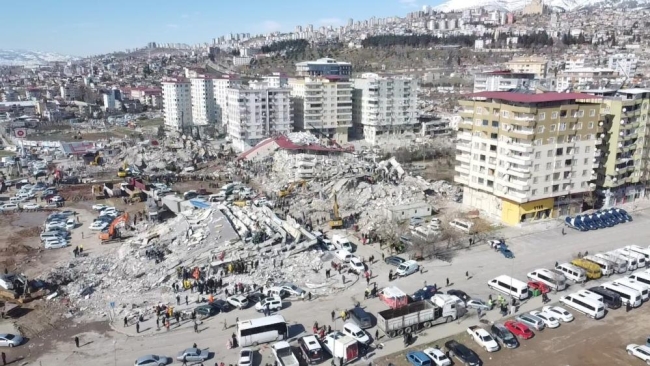 57 saat sonra bir vatandaş daha enkazdan sağ çıkarıldı