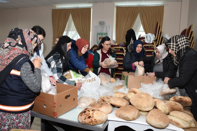 Bursa'dan deprem bölgesine 15 TIR daha yola çıktı