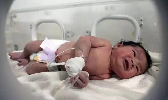 Mucize bebek ailesiz kaldı