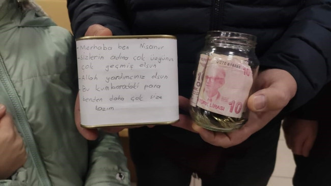 Bursalı minik Nisanur kumbarasını bağışladı