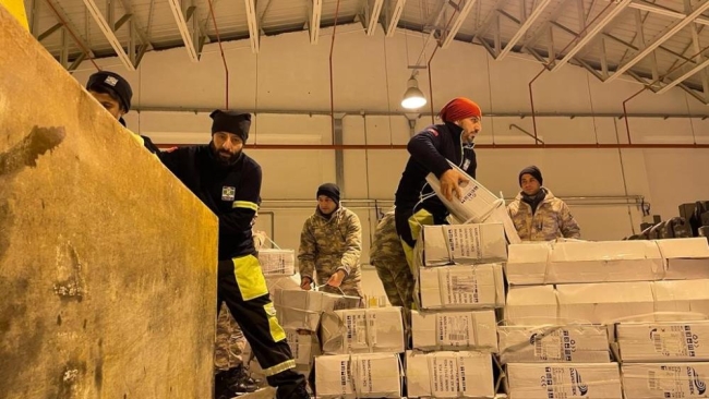 Bakanlık, 250 adet duvar kırıcı iş makinesini deprem bölgesine gönderdi