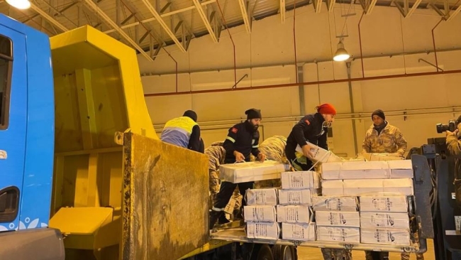 Bakanlık, 250 adet duvar kırıcı iş makinesini deprem bölgesine gönderdi
