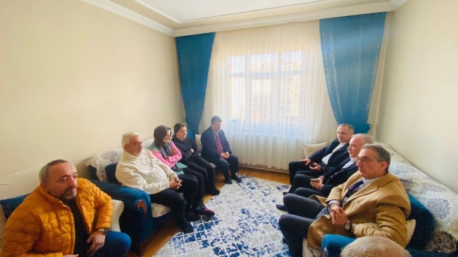 Depremzede aile Trabzon’daki yakınlarının yanına yerleşti