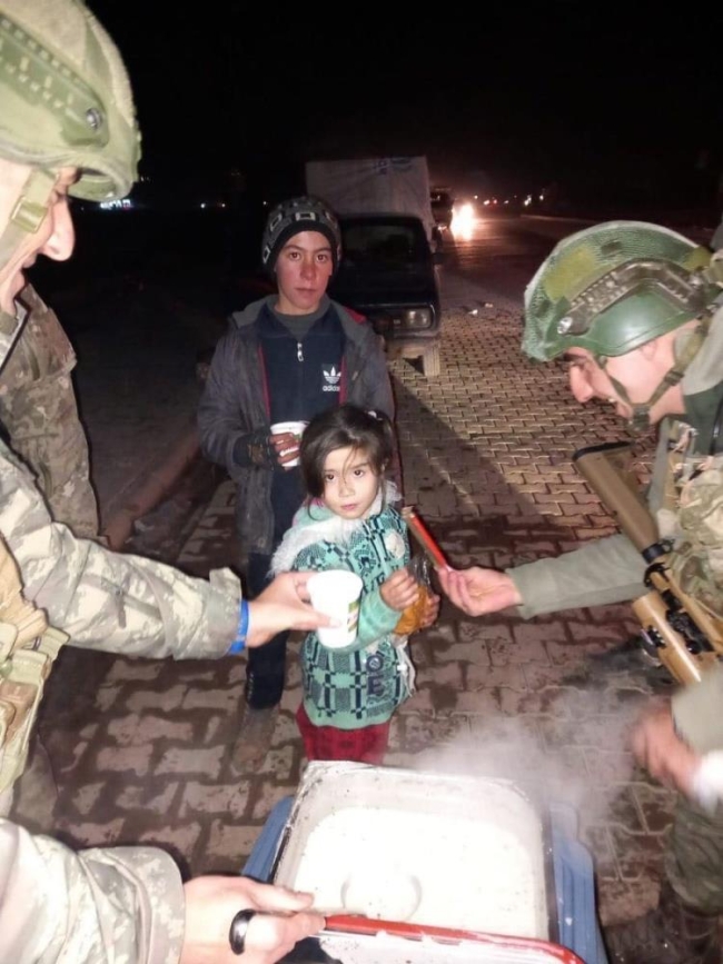 MSB duyurdu: Deprem bölgesine kurtarma ekibi ve yardım malzemesi taşındı
