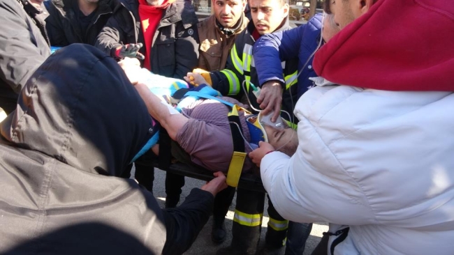 Depremin 4'üncü gününde anne kız enkazdan sağ kurtarıldı