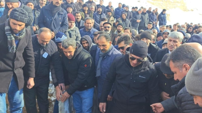 Depremde şehit olan polis memuruna acı veda