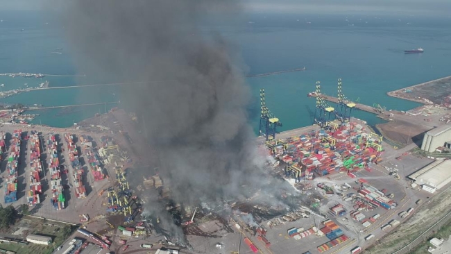 İskenderun Limanı'ndaki yangına Rus yangın söndürme uçağı müdahale etti