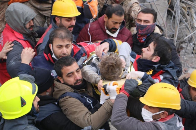 Diyarbakır'da 7 yaşındaki Beşir, 81 saat sonra sağ çıkarıldı