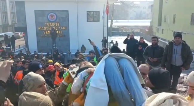 Enkazın altından 81 saat sonra kurtarıldı...