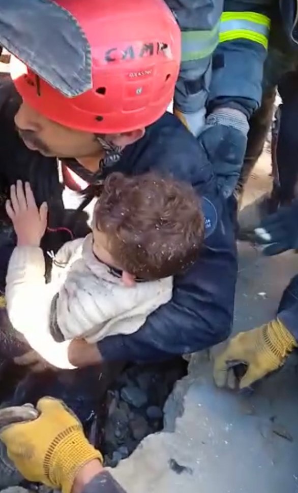 Depremin 81’inci saatinde küçük Rami de kurtarıldı