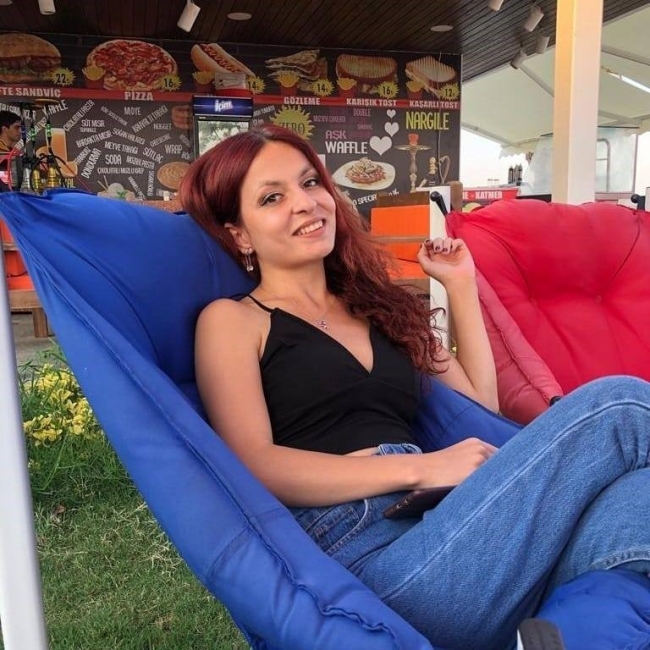 Depremde hayatını kaybeden Büşra öğretmene acı veda
