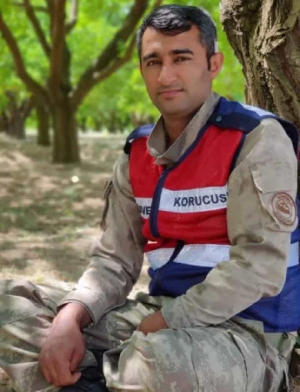 Enkazda 29 saat oğluna sarılan Mehmet Tekeş'ten acı haber