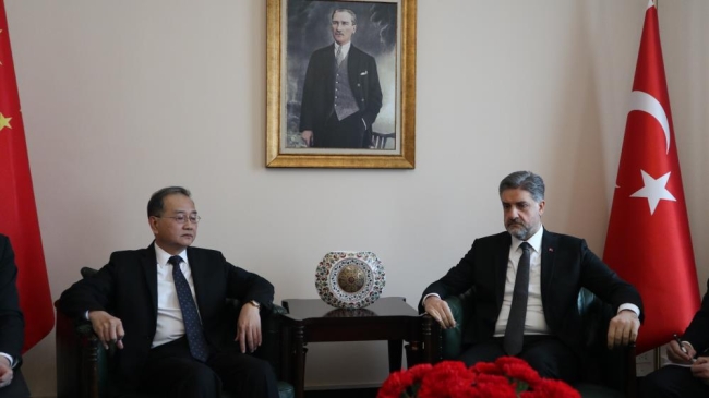 Çin Dışişleri Bakan Yardımcısı, Türkiye için taziye defterini imzaladı