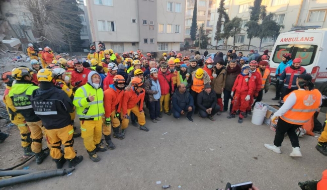 Kızından ümidi kesmişti: 100. saatte enkazdan çıkarıldı