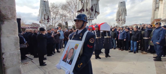 Depremde can veren uzman çavuş ve oğlu İstanbul'da defnedildi