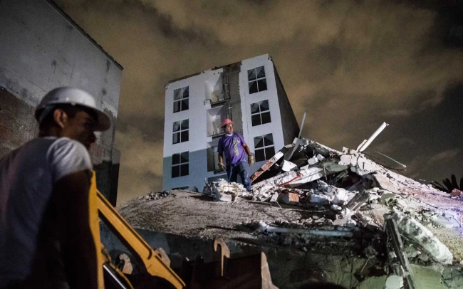 Mahzun Kırmızıgül deprem bölgesinde