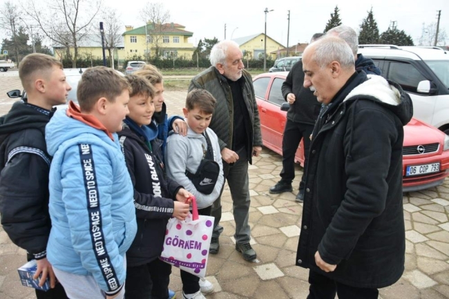 Bursa'da öğrencilerden depremzedelere anlamlı bağış