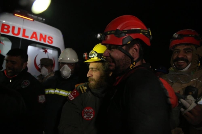 Depremin 6. gününde enkaz altından çıkarıldı, her soruya cevap verdi