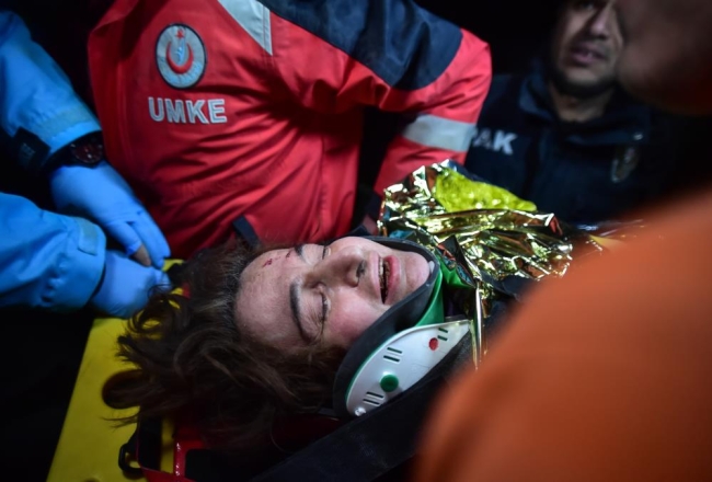 Yaşlı çift 138 saat sonra askerler tarafından sağ olarak kurtarıldı
