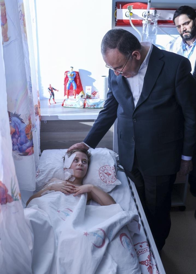 81 saat sonra enkazdan kurtarılan Beşir: "Battaniye sarılıydım"