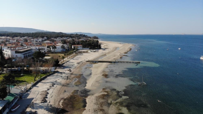Çanakkale'de deniz 20 metre çekildi