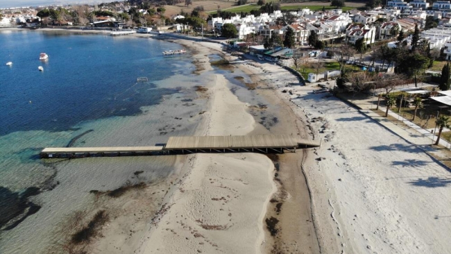 Çanakkale'de deniz 20 metre çekildi