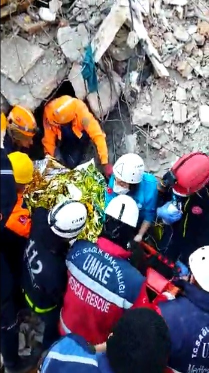 202. saatte enkaz altından sağ olarak çıkartıldı!