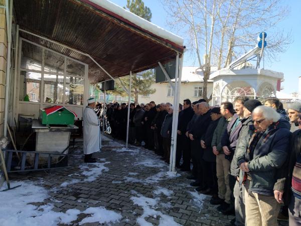 1 yıllık evli çifti deprem ayırdı