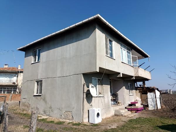 Hataylı depremzede: 2 metre mesafedeki çocuklarıma ulaşamadım