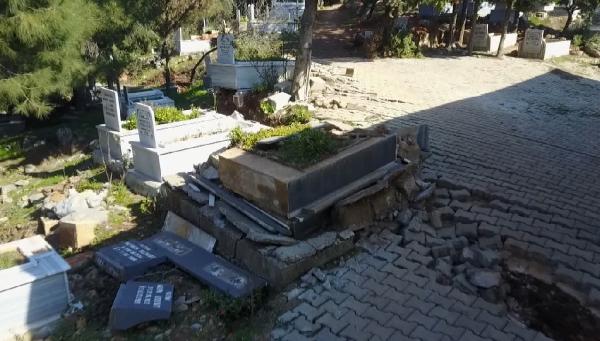 Deprem köyü ortadan ikiye böldü!