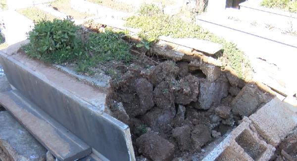 Deprem köyü ortadan ikiye böldü!
