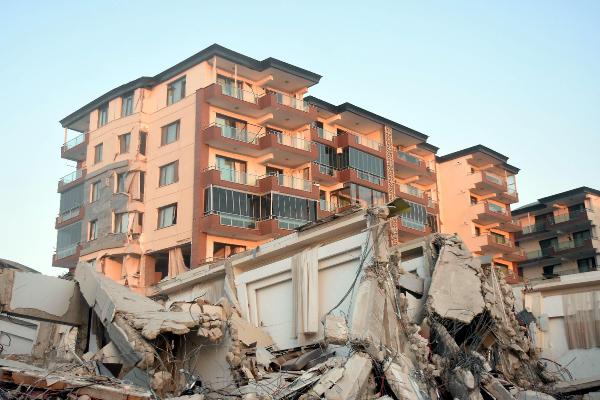 Site yöneticisi: 'Depreme dayanıklı, dışarı çıkmayın' diye sattı