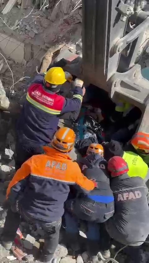 Mucizeler devam ediyor: 227'nci saatte umutlar yeşerdi