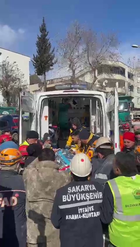 Mucizeler devam ediyor: 227'nci saatte umutlar yeşerdi