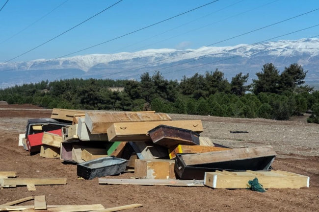 Kahramanmaraş, kayıplarını toprağa gömüyor